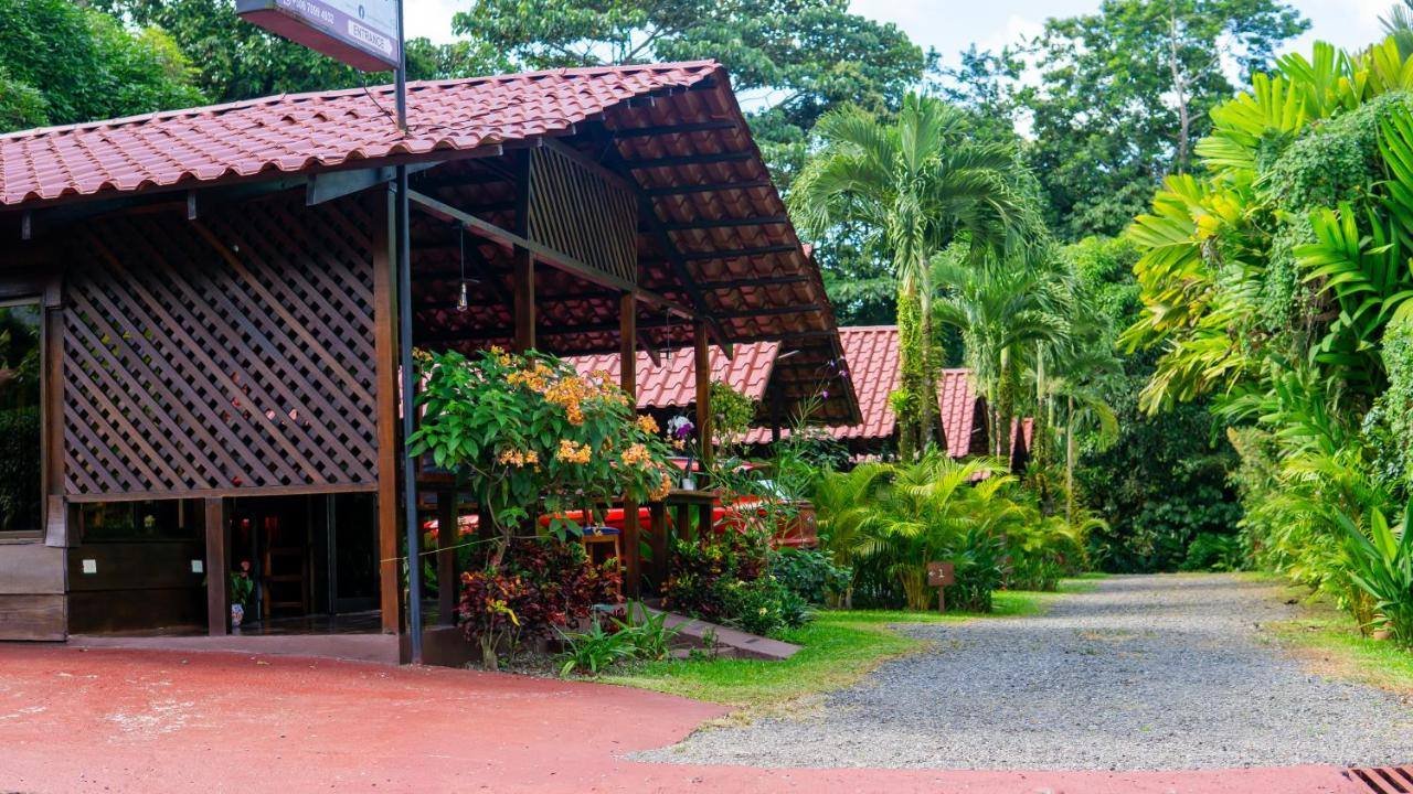 La Fortuna Waterfall Bungalows: wooden bungalow with a covered porch beside the gravel path