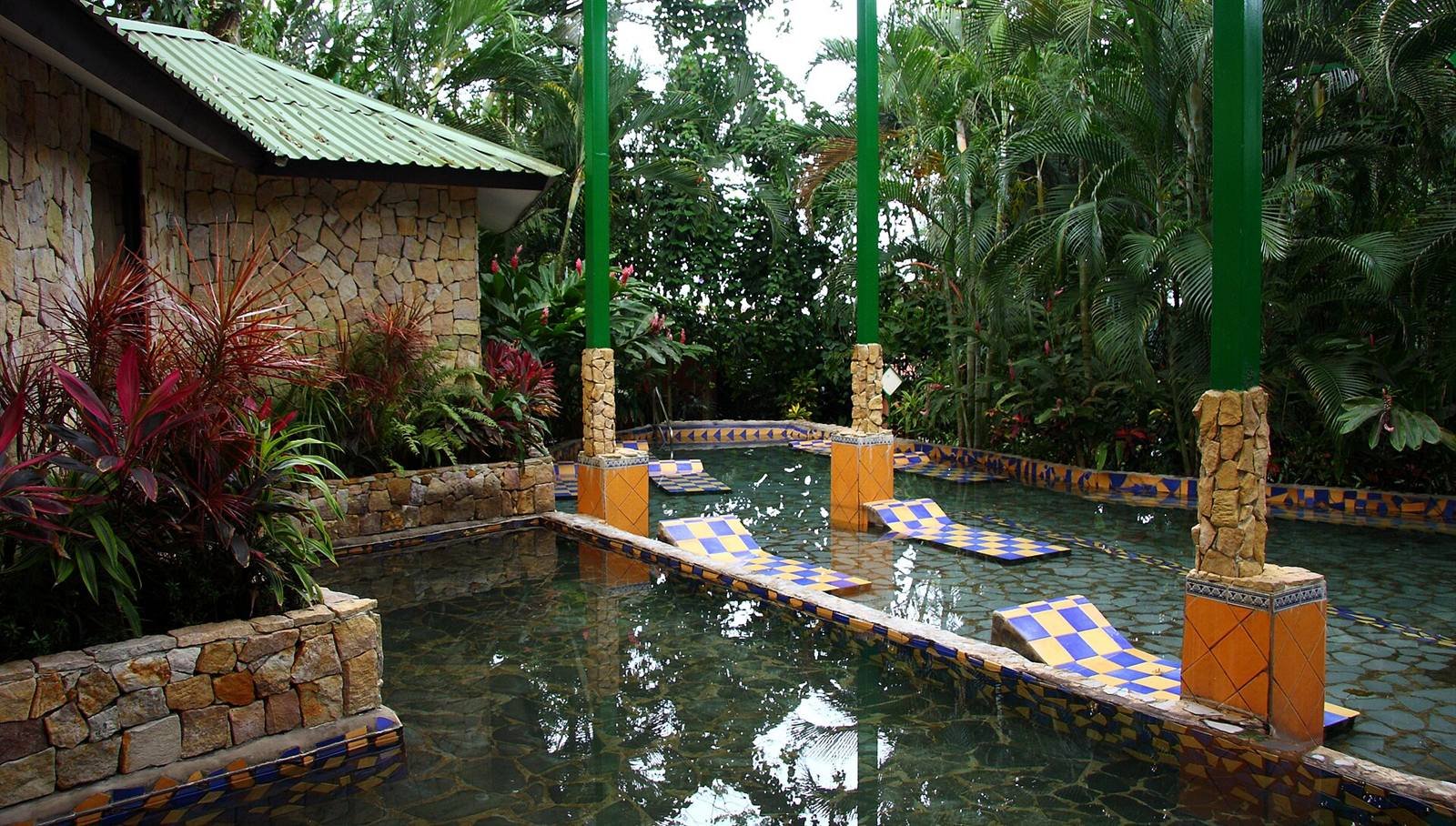 Hot springs · 8.6 km